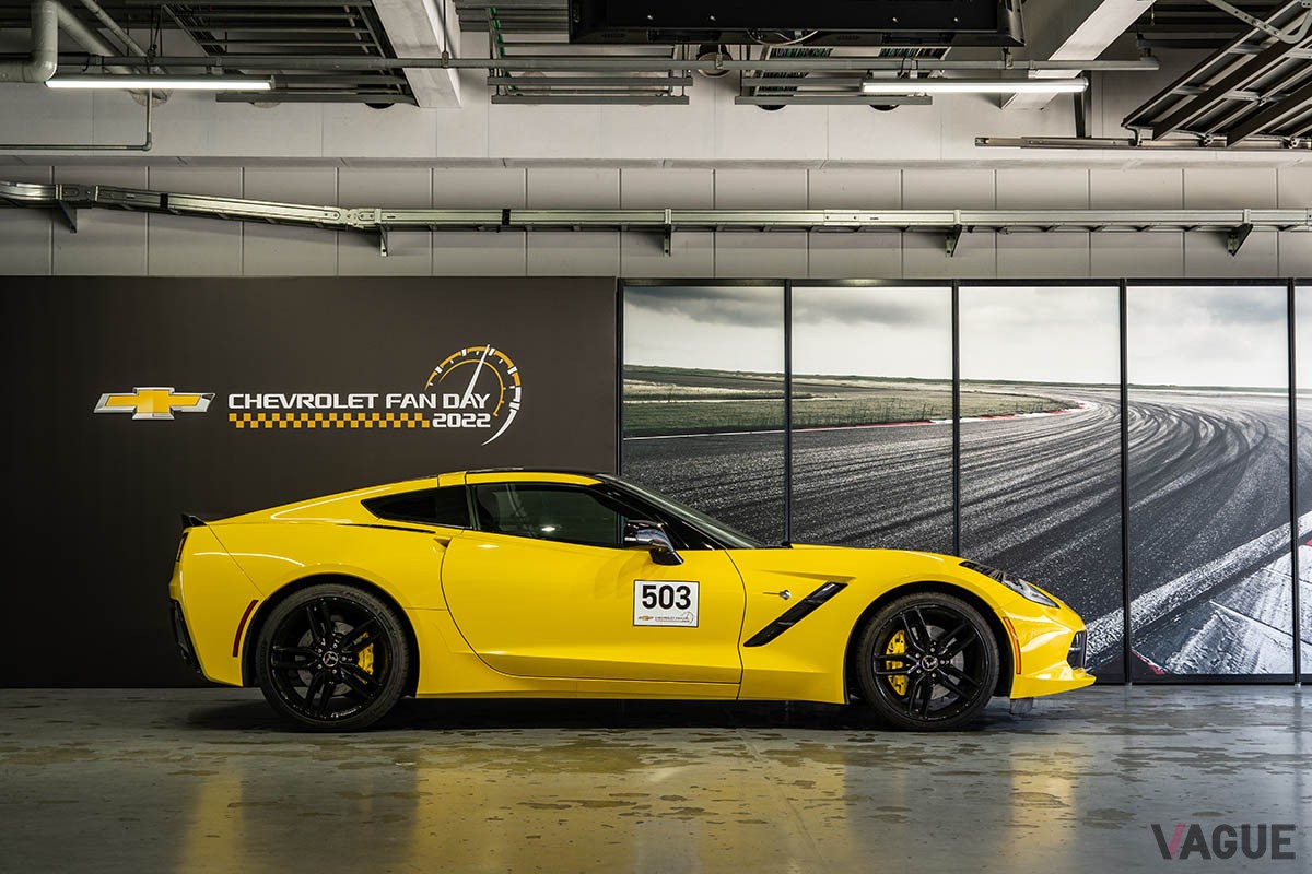 日ごろ入ることが難しい、富士スピードウェイのピット＆ピットレーンで愛車を撮影できる企画も開催