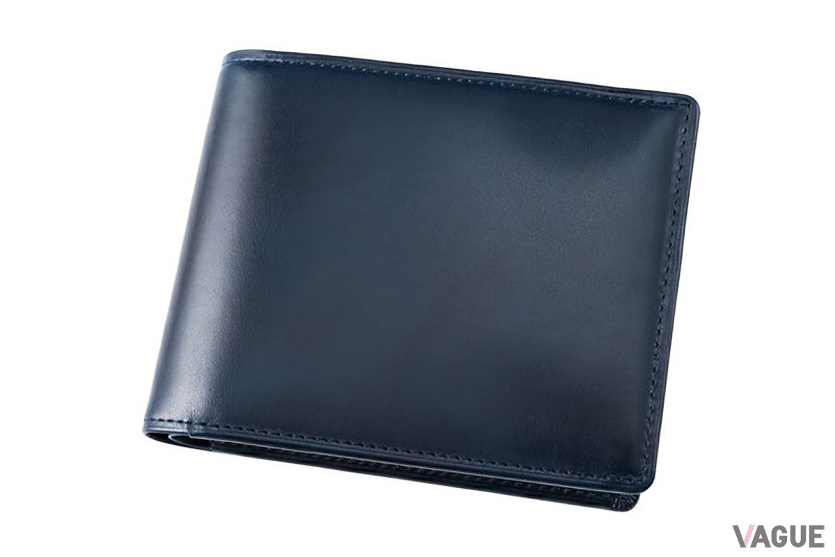 「小銭入れ付き札入れ」は、札入れ×2、小銭入れ×1、カード入れ×4、ポケット×3を備えたふたつ折り財布