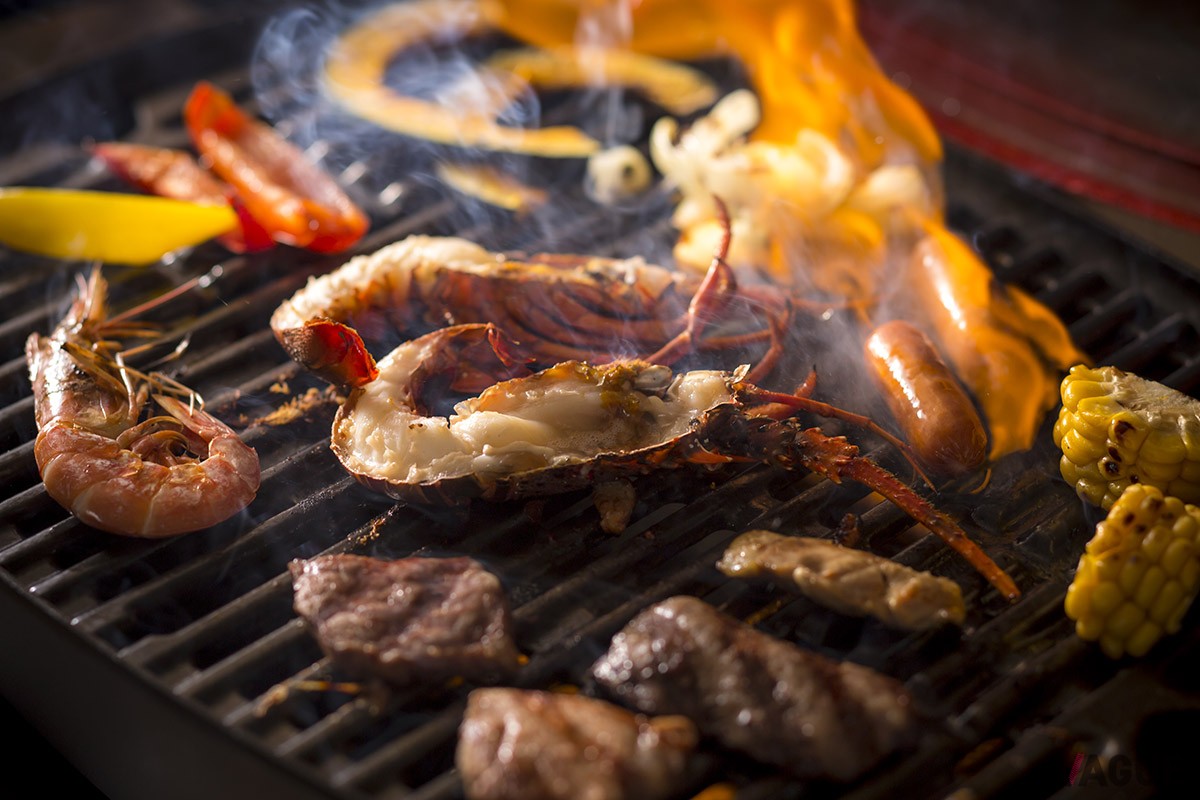 ディナーでは、旅館の料理も指揮する料理長が監修した絶品グランピングBBQが提供される