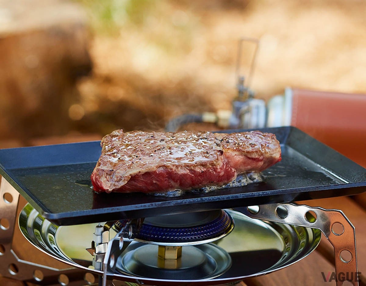 4辺にフチがついているので食材が転がり落ちる心配がない