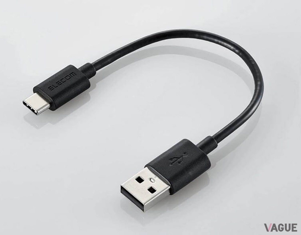 USB-A to USB Type-C(USB-C)充電ケーブルが付属。別途、対応ケーブルを用意することで iPhoneの充電も可能
