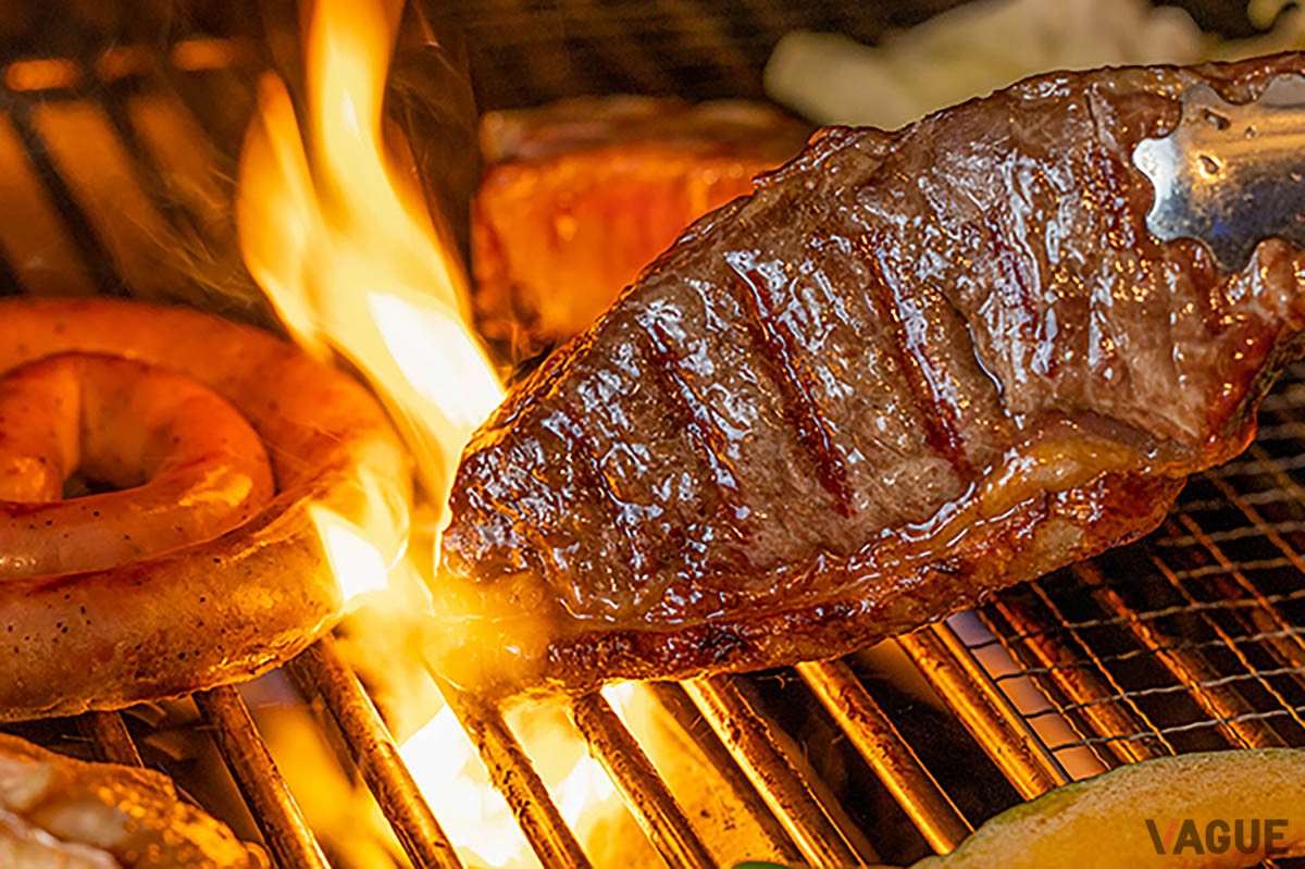 夕食は、糸島の新鮮な季節の食材にこだわったグランピングBBQコースが提供される
