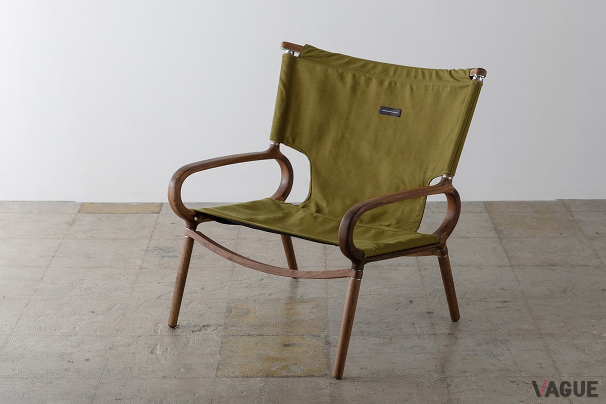 ウォルナットのフレームにオリーブのキャンバス生地を合わせた仕様