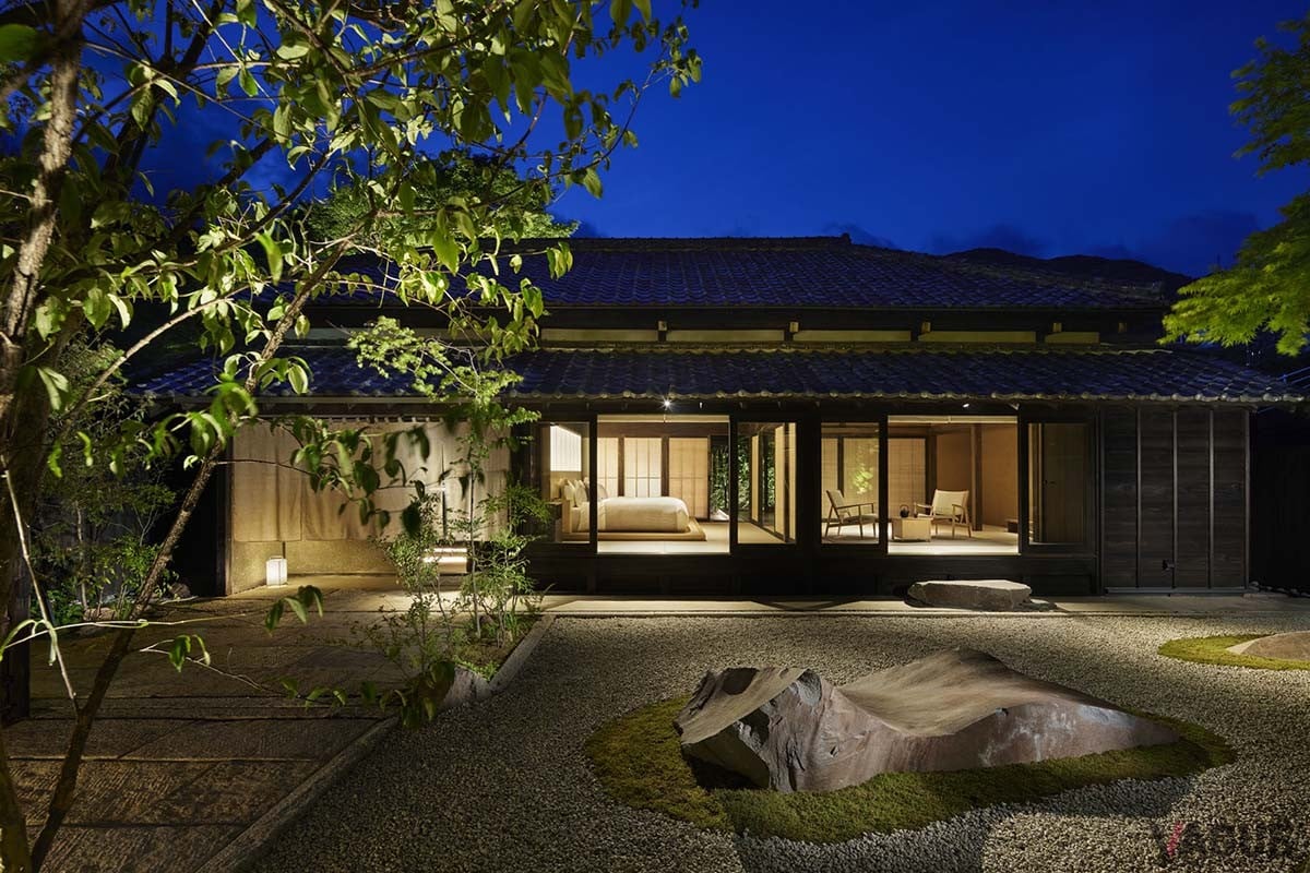 「LOQUAT西伊豆」本館よりクルマで約5分。山あいの川のほとりにたたずむ、築300年の旧・勝呂邸を贅沢にリノベーションした「LOQUAT Villa SUGURO」が2022年7月16日にオープン