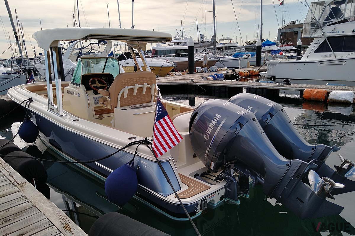 エンジンは船外機の2基がけ仕様で、パワフルな走りを実現