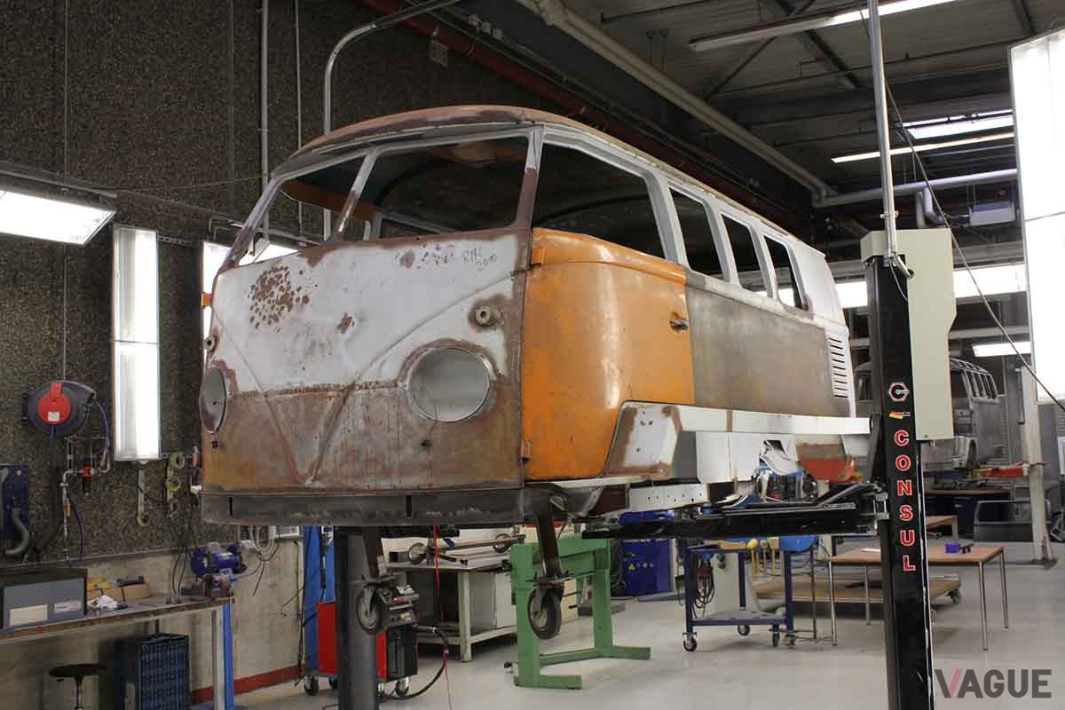 VWタイプIIベースの8輪車「ハーフトラック・フォックス」のレストア風景