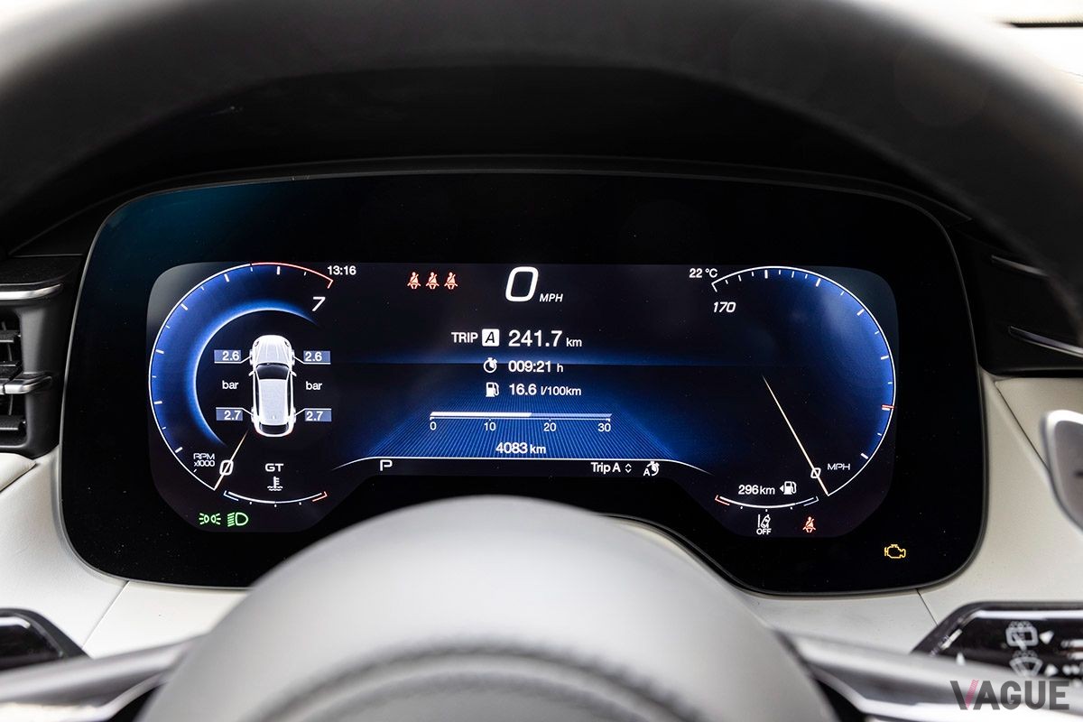 マセラティ新型「グレカーレ」のメーター