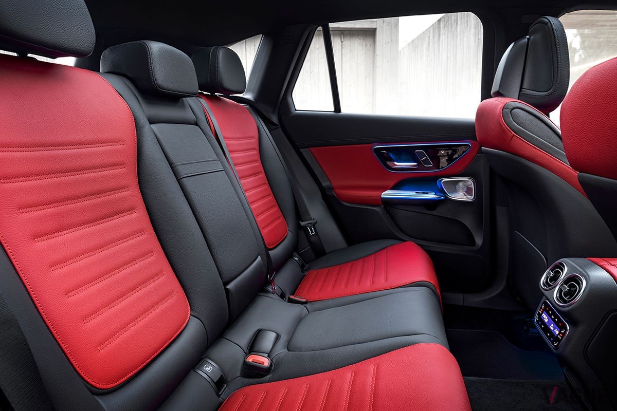 メルセデス・ベンツ新型「GLC」の後席