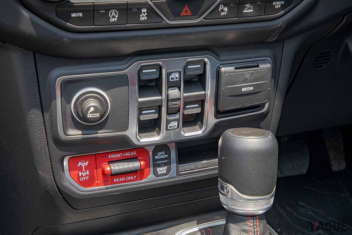ジープ新型「グラディエーター」のインテリア