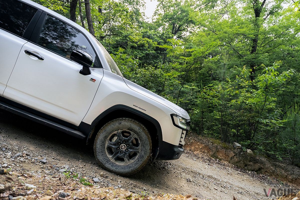 トヨタ新型「ランドクルーザー GRスポーツ」に装着したトーヨータイヤ「オープンカントリーA／T III」