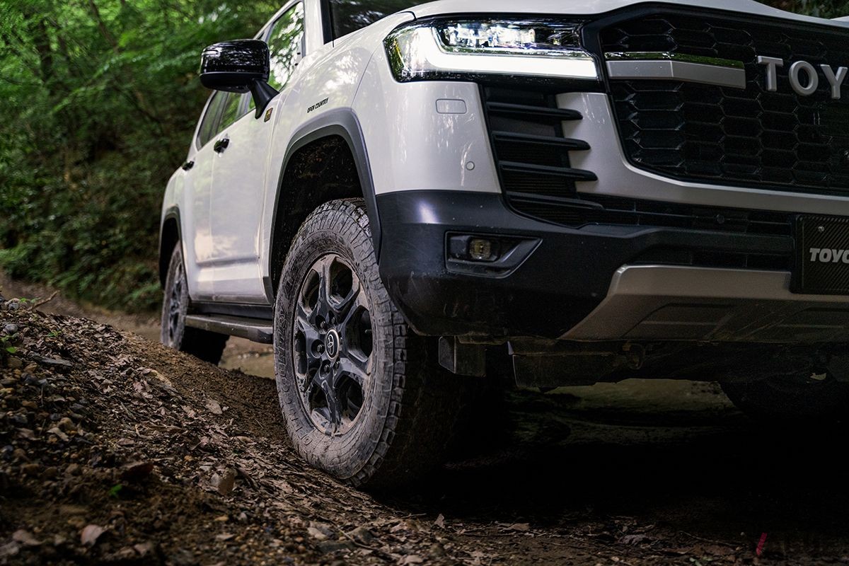 トヨタ新型「ランドクルーザーGRスポーツ」に装着したトーヨータイヤ「オープンカントリーA／T III」