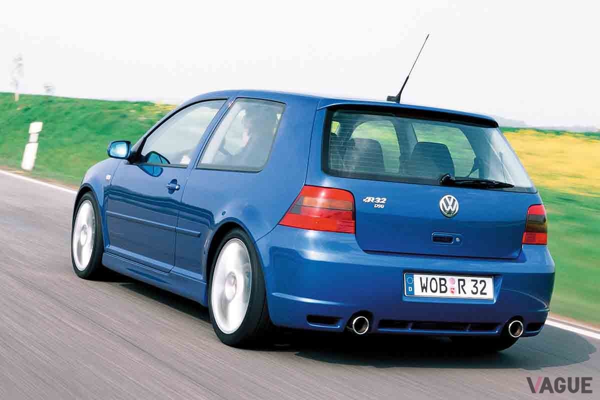 2002年に登場した、4代目ゴルフをベースにした初代「ゴルフR32」