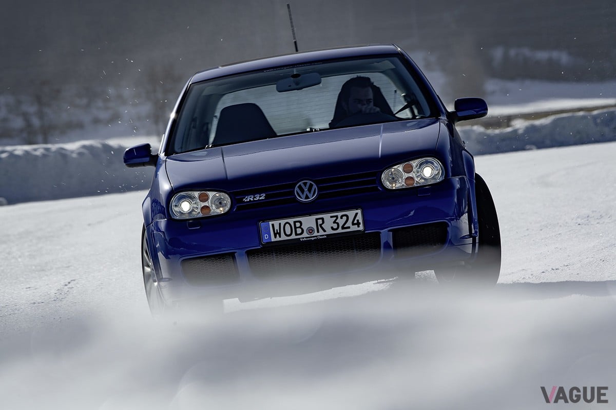 2002年に登場した、4代目ゴルフをベースにした初代「ゴルフR32」