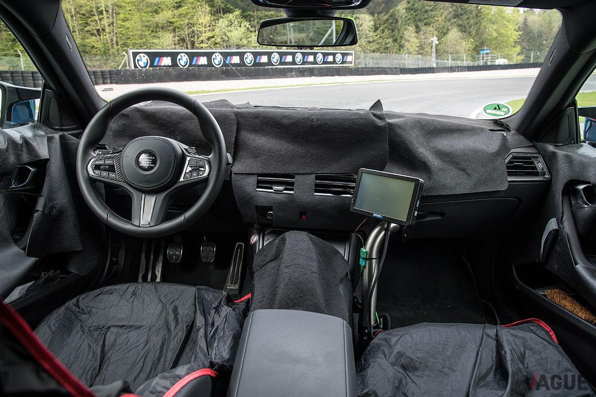 開発中のBMW新型「M2」のインテリア