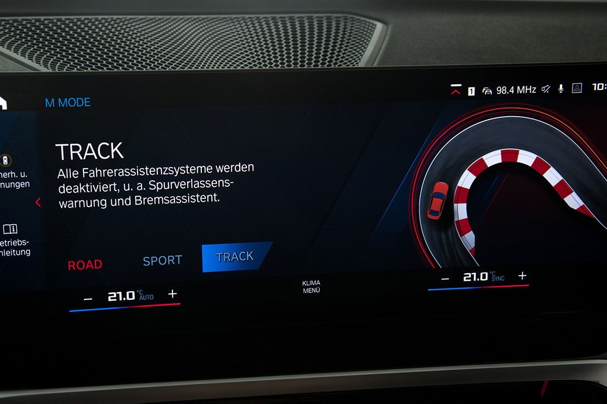 開発中のBMW新型「M2」のインテリア