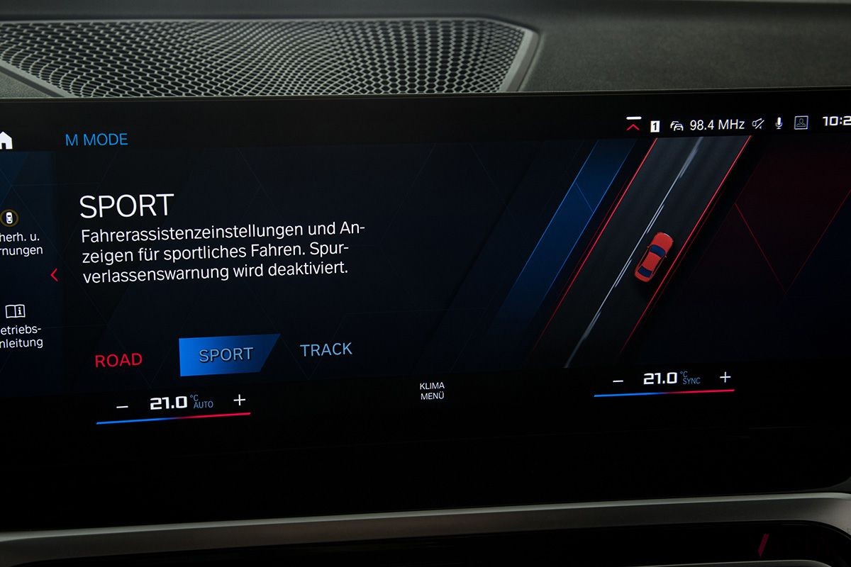 開発中のBMW新型「M2」のインテリア