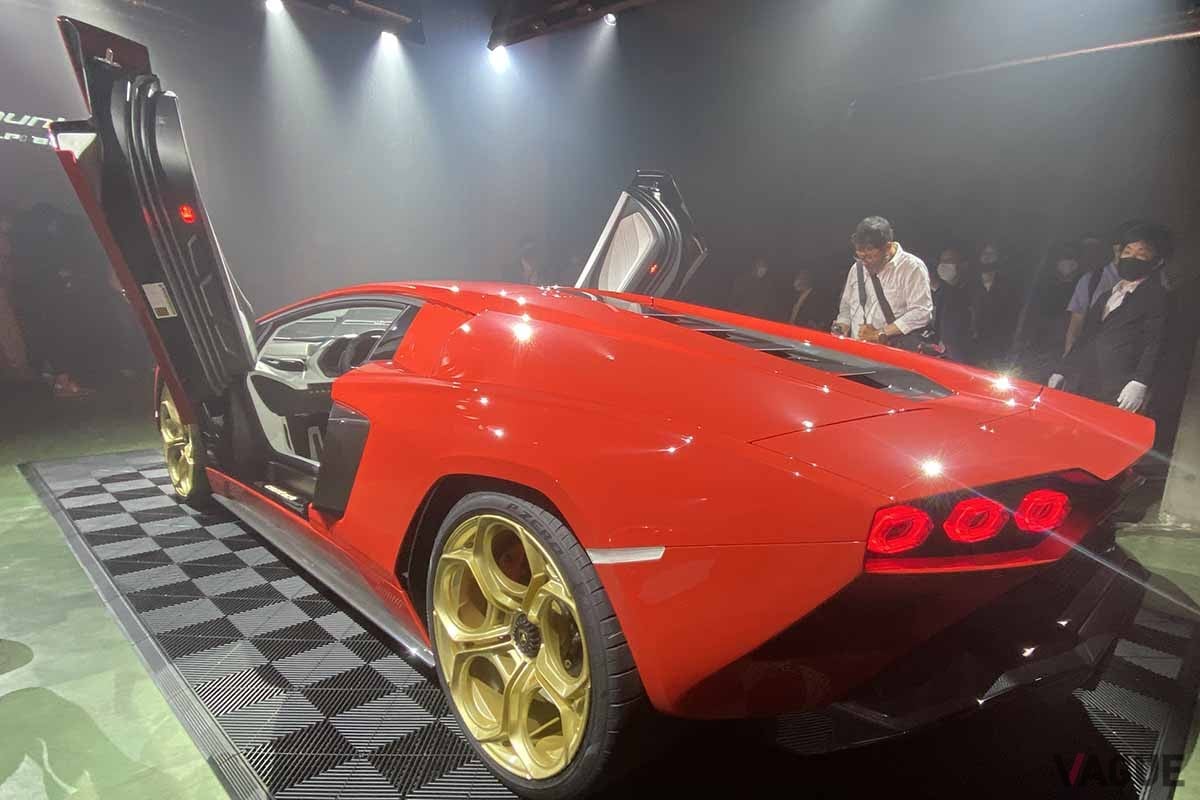 日本初公開されたランボルギーニ新型「カウンタックLPl800-4」