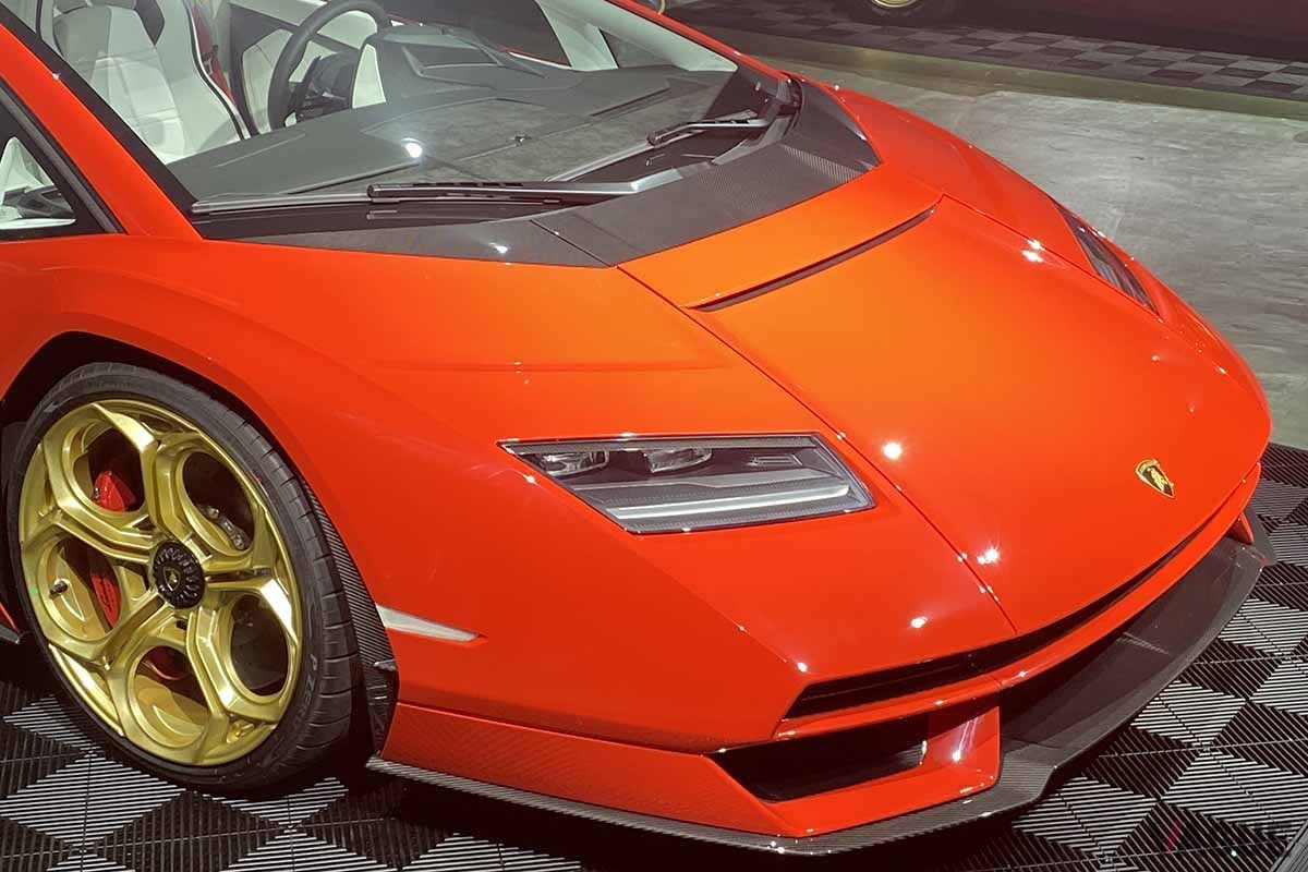 日本初公開されたランボルギーニ新型「カウンタックLPl800-4」