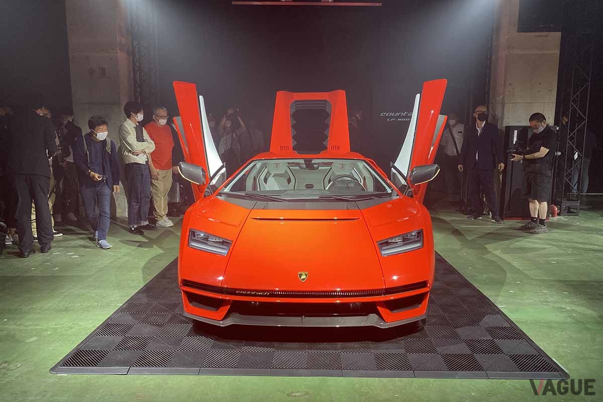 日本初公開されたランボルギーニ新型「カウンタックLPl800-4」
