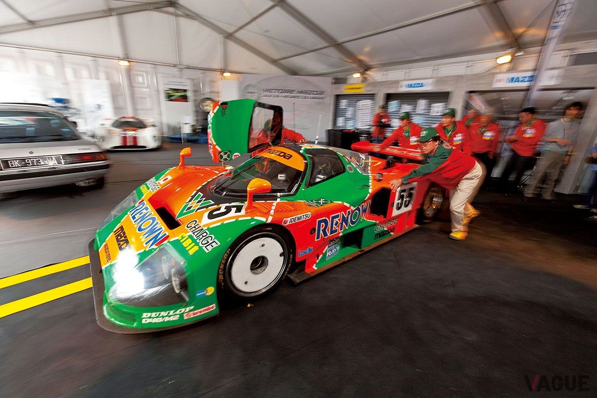 2011年6月10日に開催されたル・マン ドライバーズパレードでの「マツダ787B」