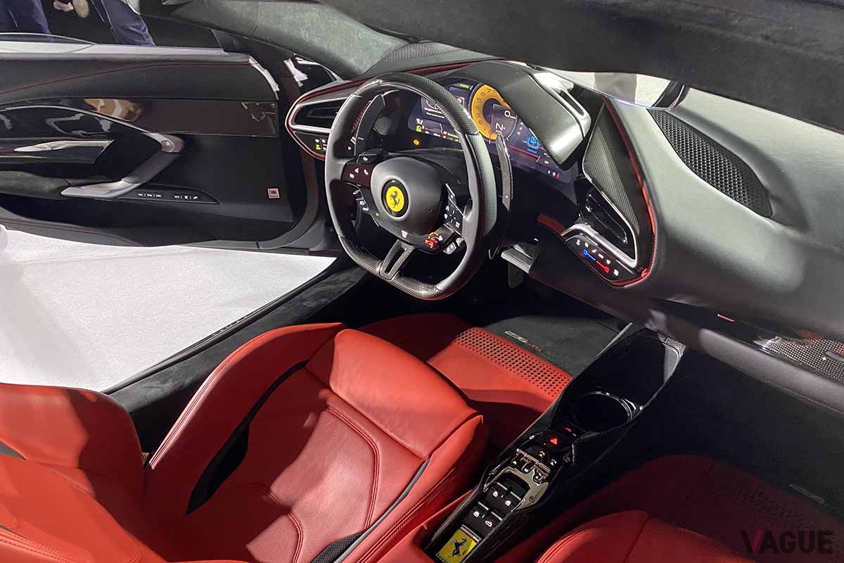 日本初公開されたフェラーリ新型「296GTS」のインテリア