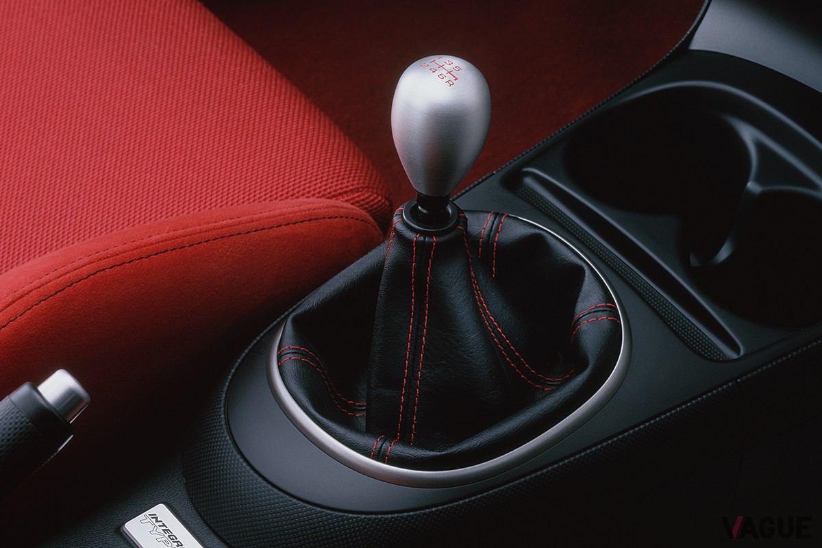 2001年7月2日に発表されたホンダ2代目「インテグラタイプR」の6速MT