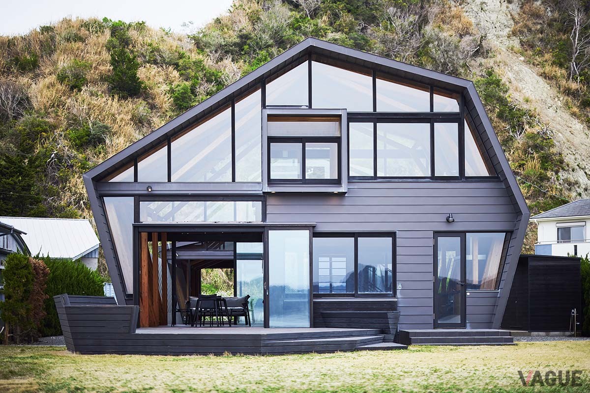 都心からクルマで約1時間という好立地に誕生した六角形の外観が特徴のハイクラス貸別荘「Cap Martin Funny house」はマリンレジャーのベース基地にも最適