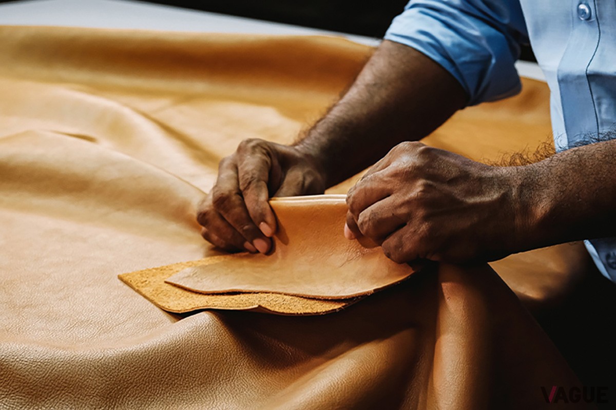 化学薬品を使用せず、自然由来の植物性タンニンを使ったベジタブルタンニンレザー。有害物質が発生せず環境にやさしい上、エイジングも楽しめる