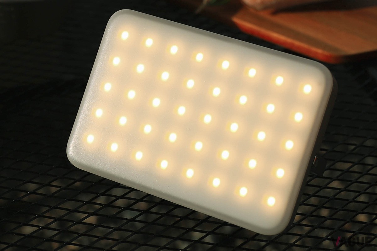 LEDランタンとモバイルバッテリーの2WAY仕様で、アウトドアはもちろん防災グッズとしても活躍するebi「大光量／大容量LEDランタン」