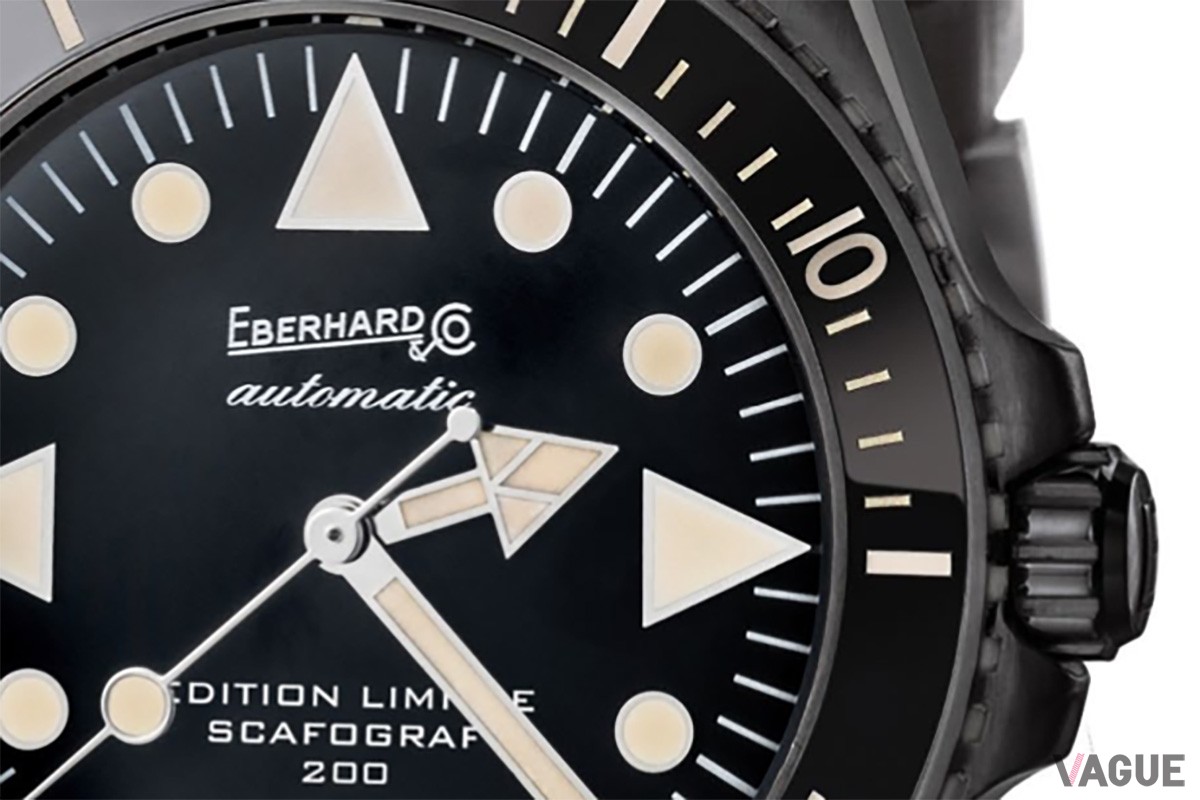 先端に三角形を備えた時針