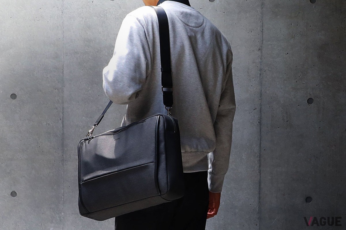 「SUIT FABRIC 3WAY BUSINESS BAG」はシーンに合わせてブリーフバッグ、バックパック、ショルダーバックとして使用可能