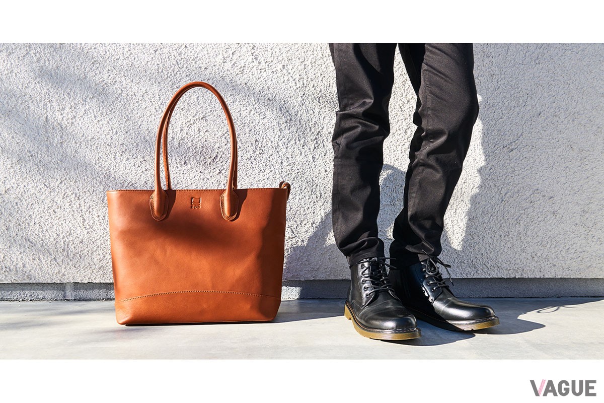 スタンダードトートは洗練されたシンプルなデザインが特徴