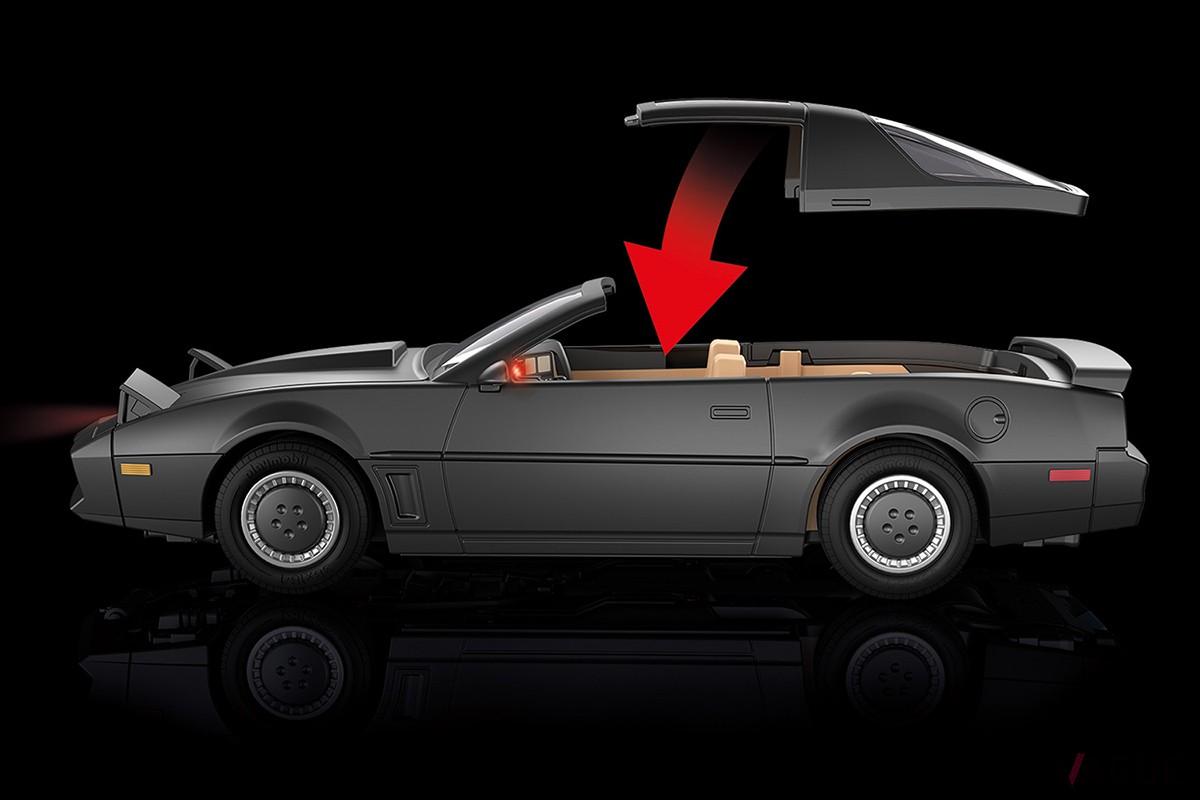 「ナイト2000」は屋根を取り外せるため、フィギュアを車内に乗せることも可能（C）Universal City Studios LLC. All Rights Reserved.