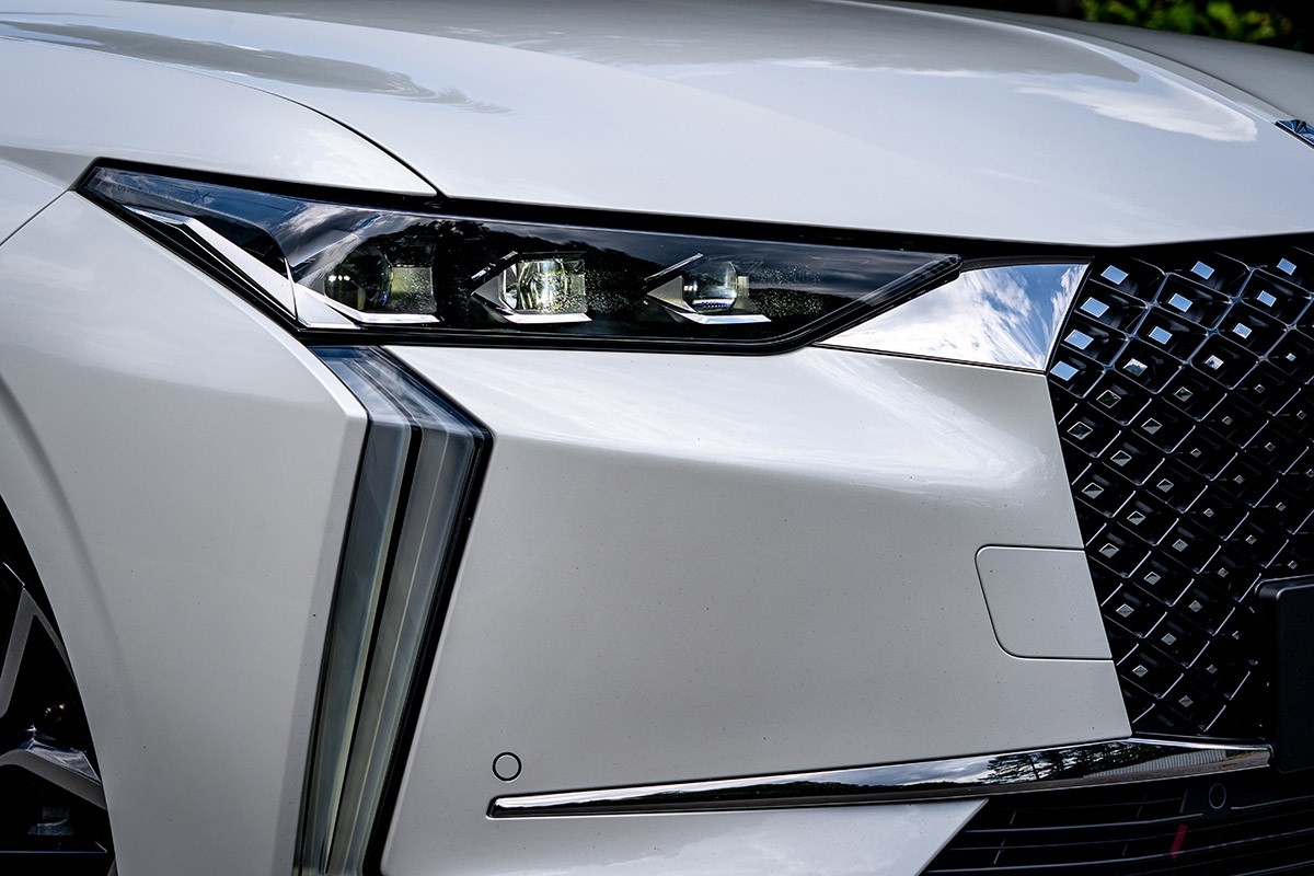 DSオートモビルのCセグメントハッチバック「DS4」