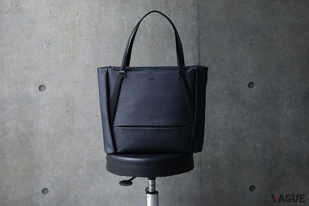 「SUIT FABRIC TOTE BAG」は機能性が高く、シルエットにこだわったトートバッグ
