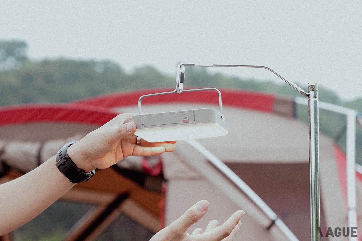 LEDランタンとモバイルバッテリーの2WAY仕様で、アウトドアはもちろん防災グッズとしても活躍するebi「大光量／大容量LEDランタン」