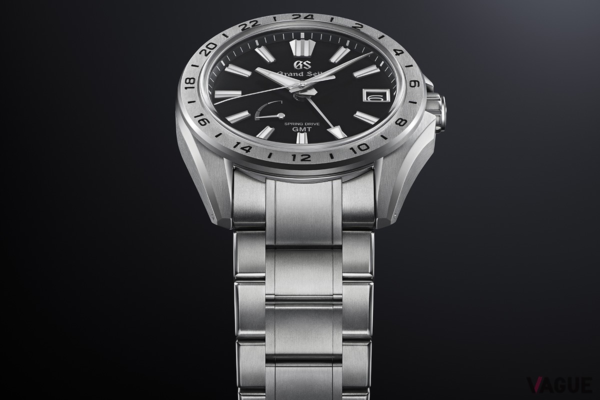 新デザイン「エボリューション9スタイル」から生まれた時計たちは、エボシューション9コレクションとなる。スタンダードな中三針モデルだけでなく、ダイバーズやクロノグラフモデルにも踏襲。なかでも注目なのは、機能性高いGMT機能が加わる「SBGE283」。自動巻きスプリングドライブ、ブライトチタンケース、ケース径41㎜、96万8000円