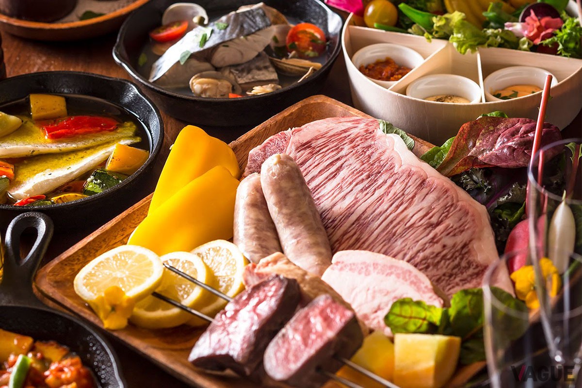 食事つきのプランでは、イタリアンをベースとした日常では味わえないグランピングBBQディナーやさわやかな朝食を味わえる