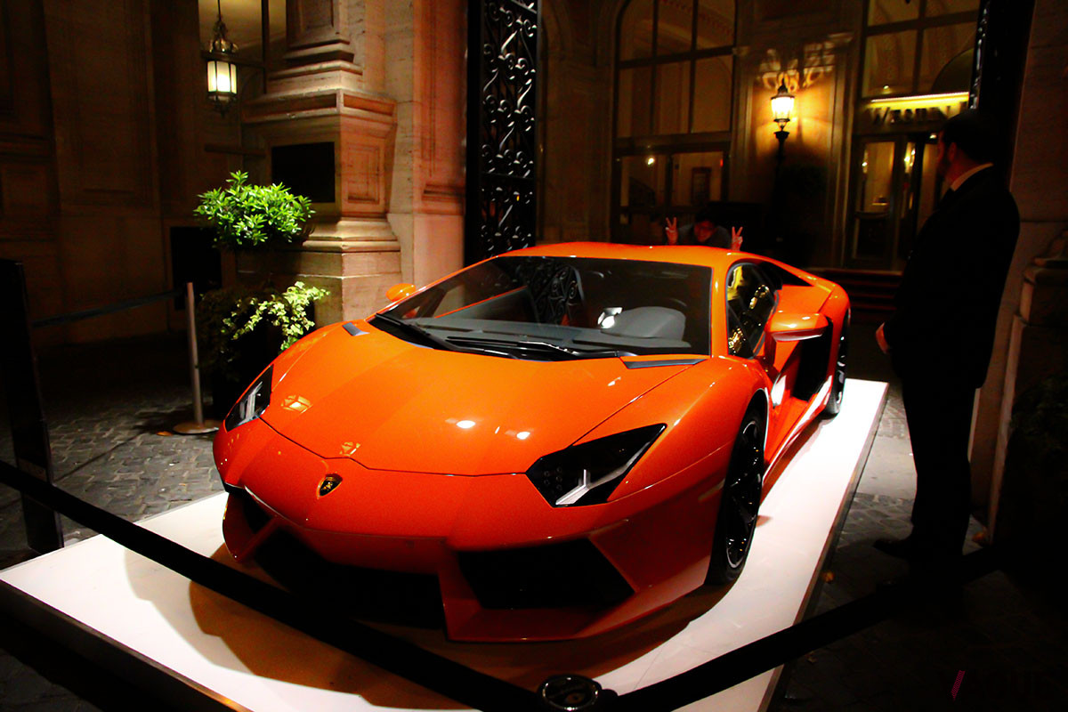 2011年、ウェスティン エクセルシオール ローマのエントラントに飾られていた「アヴェンタドールLP700-4」
