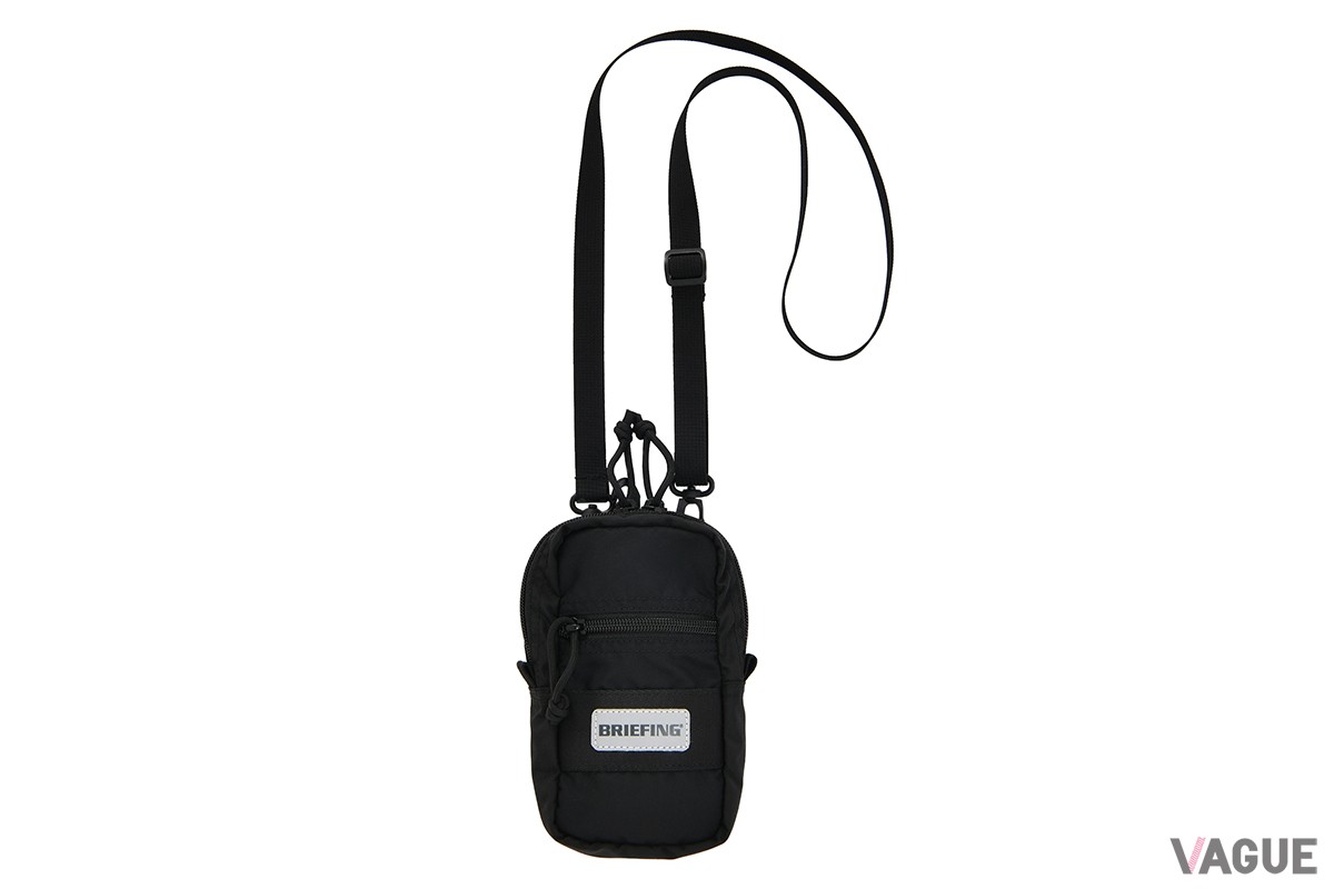 「AT 2WAY BOX POUCH」は、着脱可能なショルダーストラップつきのコンパクトポーチ