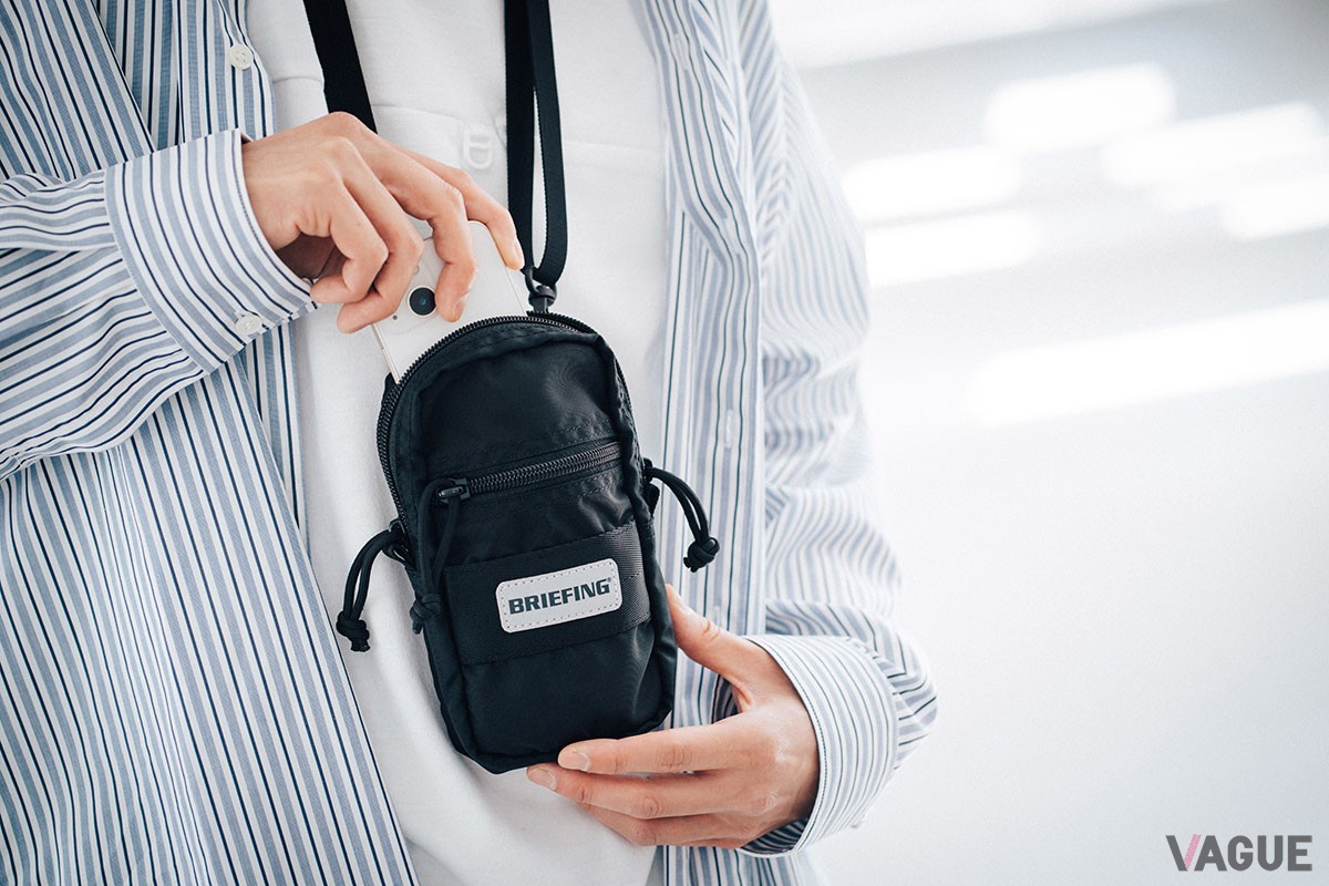 「AT 2WAY BOX POUCH」は、単体で使ったり、ほかのバッグに装着したり、ポーチやバッグインバッグとして利用したりと、使い方はさまざま