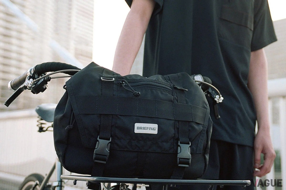 ニューバランスのアパレルとブリーフィングのバッグが 街中での自転車移動 をスタイリッシュに演出 Vague ヴァーグ