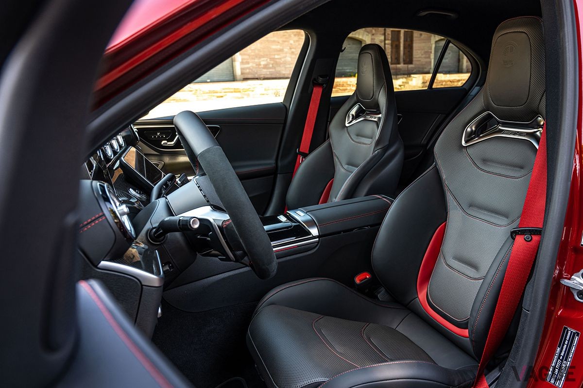メルセデスAMG新型「C43 4MATIC」の前席