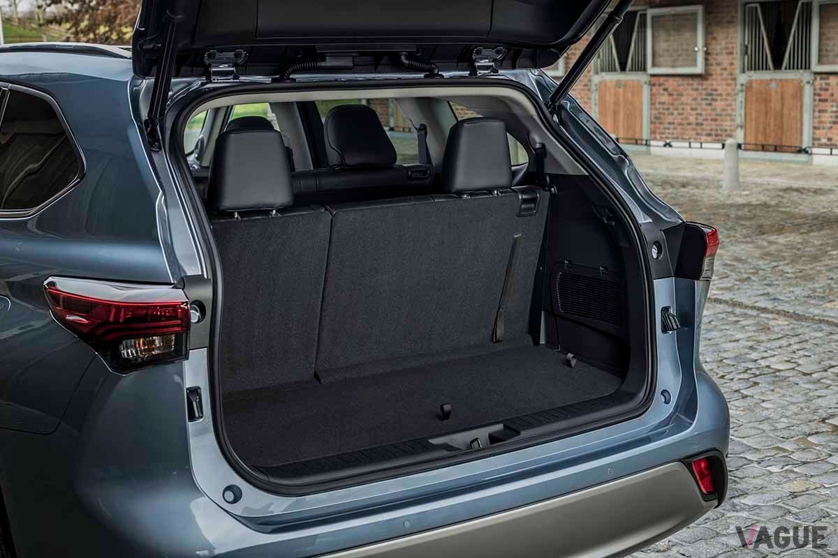 トヨタ「ハイランダー」の荷室