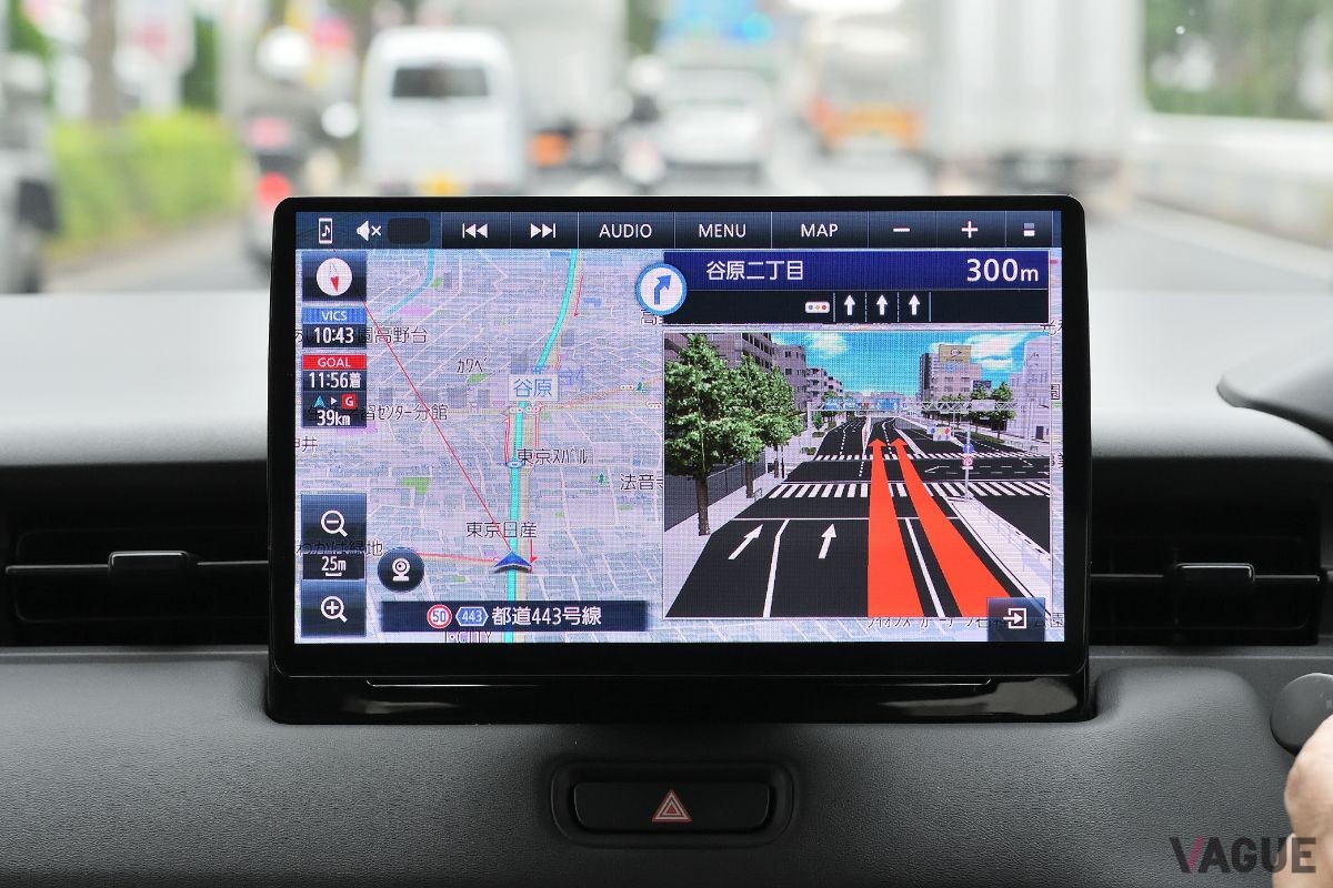 10インチ大画面を実現したカーナビパナソニック「ストラーダ」CN-F1X10BHD。2DINスペースにこの大画面がインストールできることで人気を呼んでいる