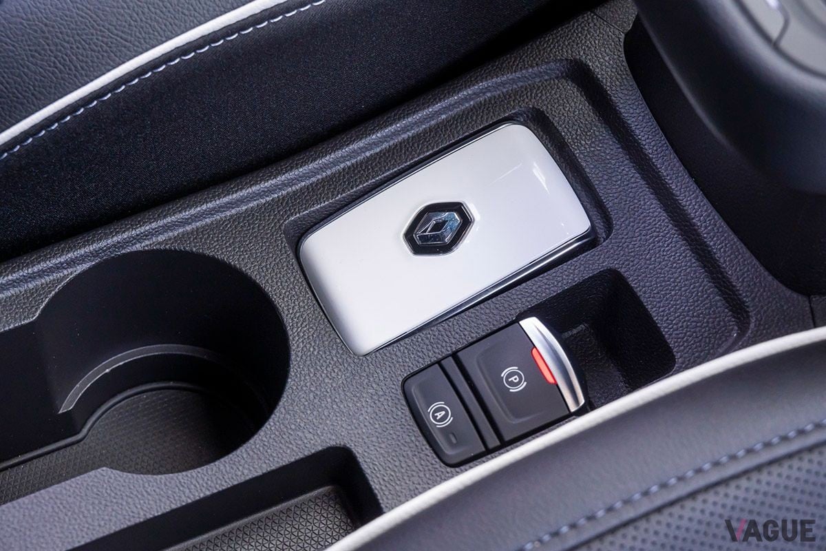 ルノー「ルーテシア E-TECHハイブリッド」のインテリア