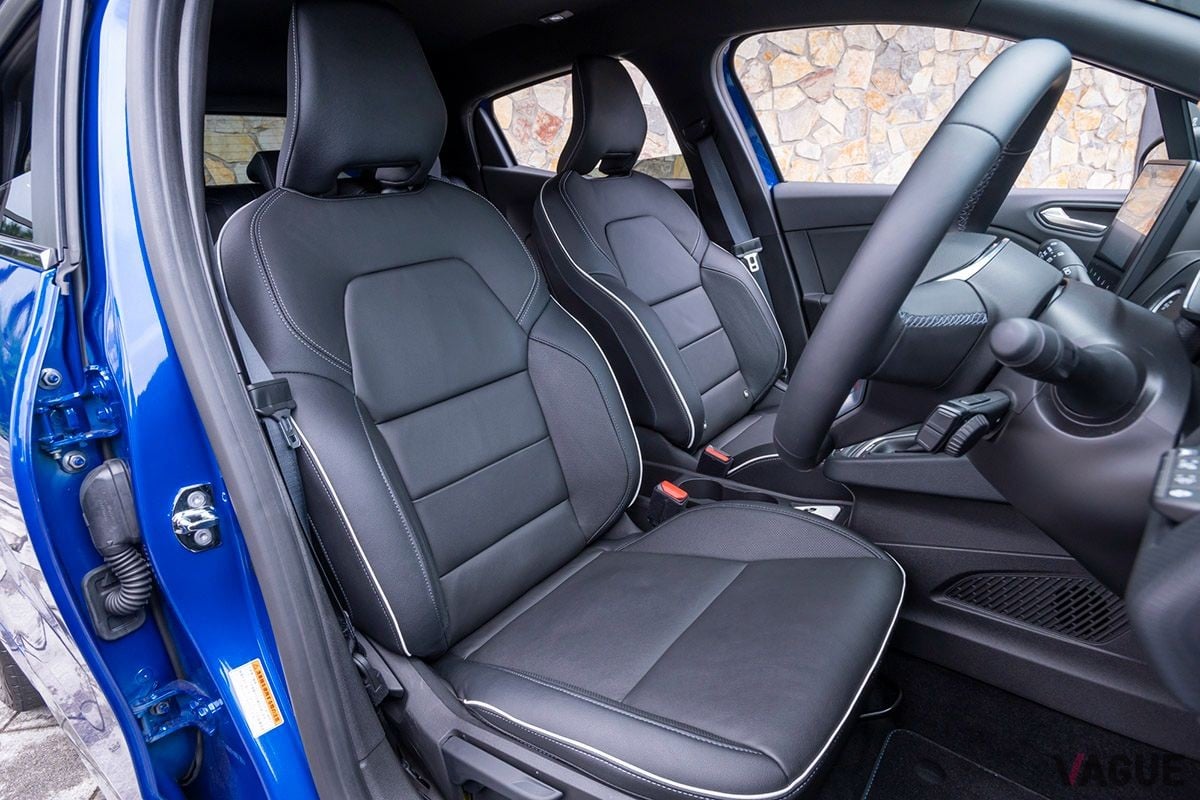 ルノー「ルーテシア E-TECHハイブリッド」の前席