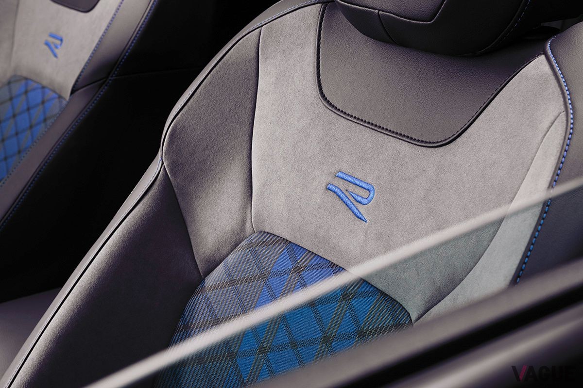 まもなく日本で発表される予定のVW新型「TロックR」のインテリア