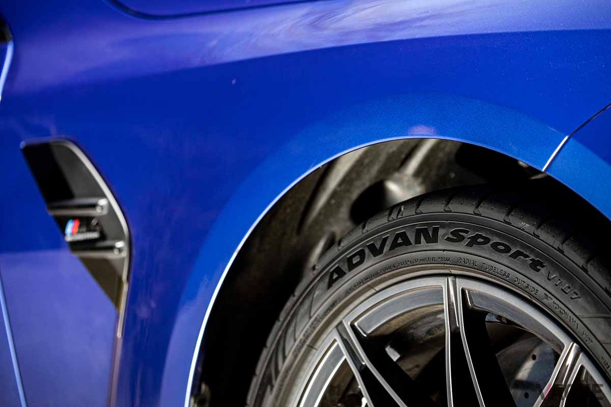 タイヤのサイドウオールには、タイヤの商品名だけでなくさまざまな情報が記載されている。