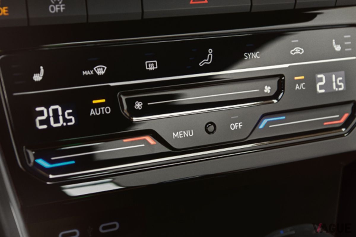 VW改良新型「Tロック」のタッチ・コントロール式エアコンパネル